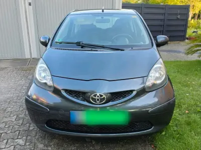 Gebraucht Toyota Aygo 67 PS (49 kW) 2006 Grau Kleinwagen