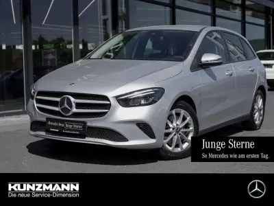 Używany Mercedes B250e 218 KM (160 kW) 2022 Srebrny Minivan