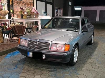 Usata Mercedes 190 109 CV (80 kW) 1992 Grigio Berlina
