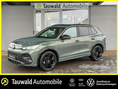 Cipressinogrün metallic Gebraucht 2025 VW Tiguan R-line SUV | 43.750 € (Etwas zu teuer)