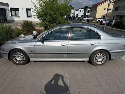 BMW 523
