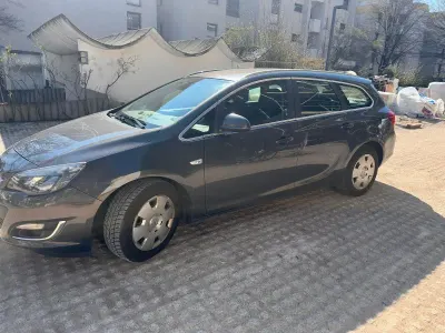 Second-hand Opel Astra 110 CP (80 kW) 2014 Negru Break