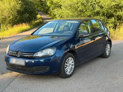Gebraucht VW Golf VI 105 PS (77 kW) 2010 Blau Kleinwagen