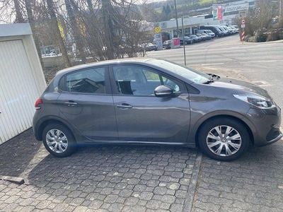 Gebraucht Peugeot 208 Allure 83 PS (61 kW) 2019 Grau Kleinwagen