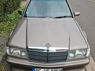 Gebraucht Mercedes 190 118 PS (86 kW) 1990 Gold Limousine
