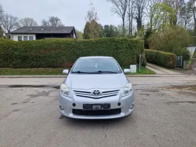 Gebraucht Toyota Auris Executive 132 PS (97 kW) 2012 Grau Limousine