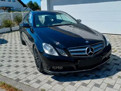 Gebraucht Mercedes E250 204 PS (150 kW) 2009 Schwarz Coupé
