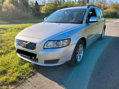 Usado Volvo V50 109 CV (80 kW) 2010 Plateado Familiar