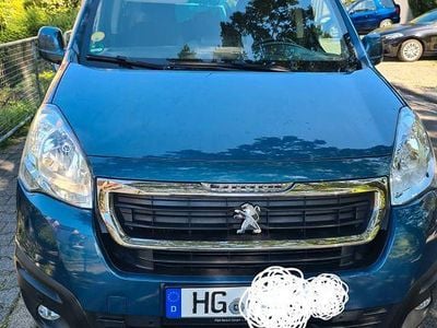 Blau Gebraucht 2017 Peugeot Partner Tepee Van / Kleinbus | 9.500 € (Fairer Preis)