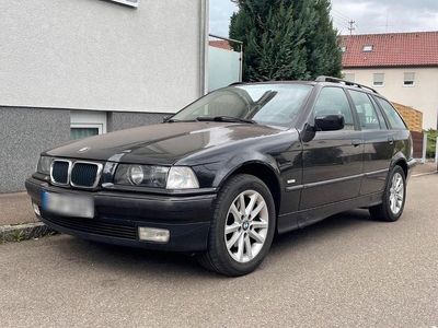 BMW 323