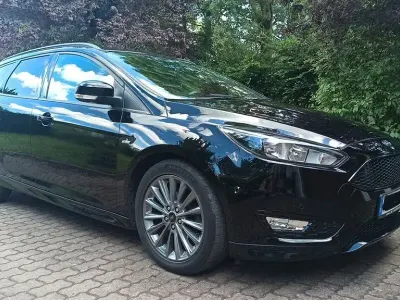 Gebraucht Ford Focus ST-Line 140 PS (102 kW) 2018 Schwarz Limousine