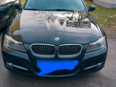 Gebraucht BMW 320 184 PS (135 kW) 2011 Schwarz Kombi