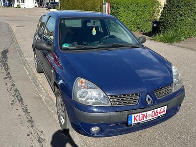 Second-hand Renault Clio II 58 CP (42 kW) 2003 Albastru Hatchback