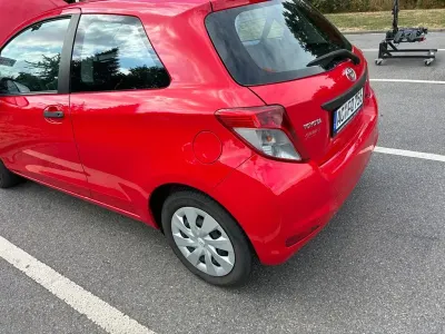 Gebraucht Toyota Yaris Life 99 PS (72 kW) 2012 Rot Kleinwagen