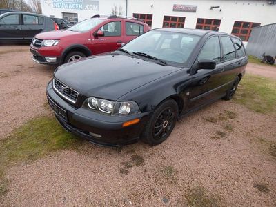 Schwarz Gebraucht 2002 Volvo V40 Kombi | 2.200 € (Etwas zu teuer)