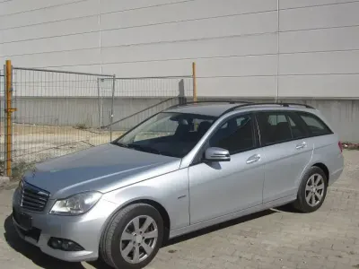 Gebraucht Mercedes C180 156 PS (114 kW) 2014 Silber Limousine