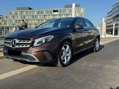 Gebraucht Mercedes GLA250 Urban 211 PS (155 kW) 2018 Braun SUV