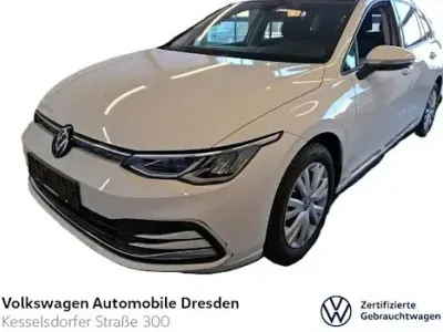 Gebraucht VW Golf VIII Active 131 PS (96 kW) 2023 Pure white Kombi