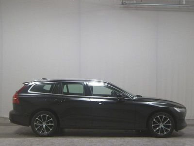 Schwarz Gebraucht 2021 Volvo V60 Momentum Kombi | 17.280 € (Superpreis)