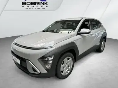 Neu Hyundai Kona Select 150 PS (110 kW) 2026 Grau SUV