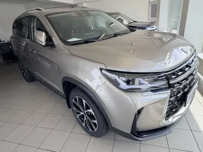 Neu DFSK Fengon 102 PS (75 kW) 2026 Beige SUV