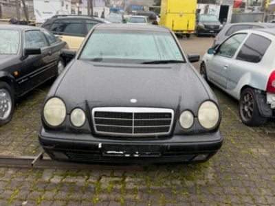 Mercedes E280
