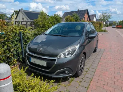 Gebraucht Peugeot 208 Active 82 PS (60 kW) 2015 Grau Kleinwagen