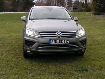 Gebraucht VW Touareg 262 PS (192 kW) 2015 Grau SUV