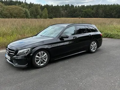 Używany Mercedes C400 333 KM (244 kW) 2016 Czarny Kombi