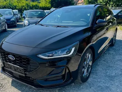 Gebraucht Ford Focus ST-Line 125 PS (91 kW) 2024 Obsidianschwarz metallic Kombi