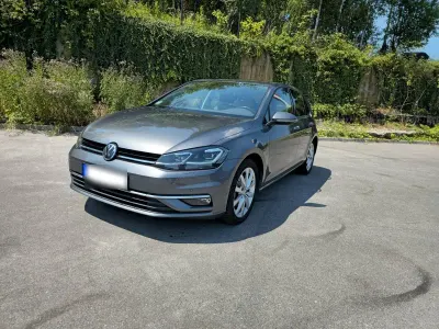 Gebraucht VW Golf VII Highline 125 PS (91 kW) 2017 Grau Limousine