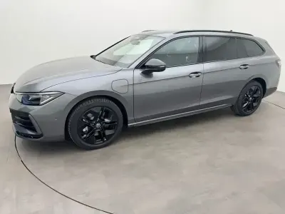 Gebraucht VW Passat R-line 272 PS (200 kW) 2026 Grau Kombi