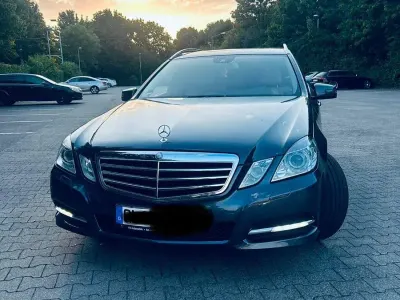 Gebraucht Mercedes E200 Avantgarde 184 PS (135 kW) 2012 Grau Limousine