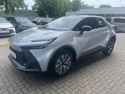 Neu Toyota C-HR 226 PS (166 kW) 2026 Silber met. / dach schwarz SUV