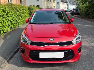 Gebraucht Kia Rio DREAM-TEAM Edition 84 PS (61 kW) 2019 Rot Limousine