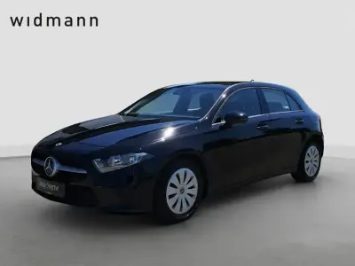 Używany Mercedes A180 116 KM (85 kW) 2022 Czarny Sedan/Limuzyna