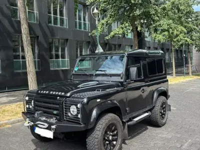 Gebraucht Land Rover Defender 122 PS (89 kW) 2011 Schwarz Kombi