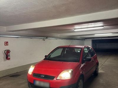 Gebraucht Ford Fiesta 59 PS (43 kW) 2005 Rot Kleinwagen