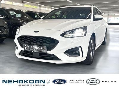 Weiß Gebraucht 2021 Ford Focus ST-Line X Limousine | 18.250 € (Etwas zu teuer)