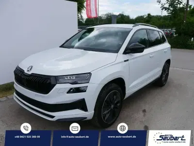 Neu Skoda Karoq SportLine 190 PS (139 kW) 2025 Moonweiß perleffekt SUV