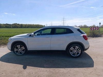 Second-hand Mercedes GLA180 122 CP (89 kW) 2017 Alb SUV