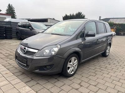 Grau Gebraucht 2011 Opel Zafira Design Edition Van / Kleinbus | 1.999 € (Fairer Preis)
