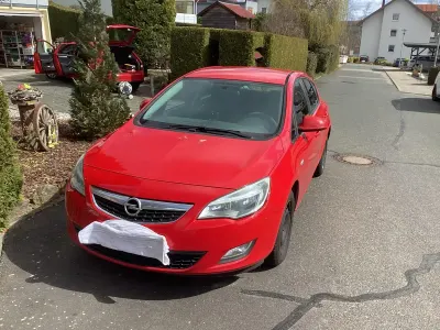 Gebraucht Opel Astra 131 PS (96 kW) 2010 Rot Limousine