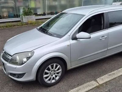 Gebraucht Opel Astra Innovation 90 PS (66 kW) 2009 Argon silber/ice silver (m2) Kombi