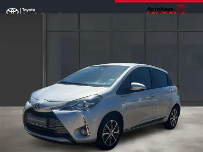 Gebraucht Toyota Yaris Hybrid Club 101 PS (74 kW) 2019 Silver metallic Limousine