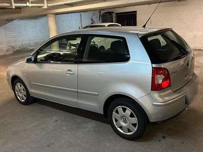 Gebraucht VW Polo 75 PS (55 kW) 2003 Grau Kleinwagen