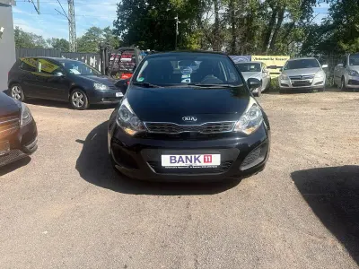 Gebraucht Kia Rio 109 PS (80 kW) 2013 Schwarz Limousine