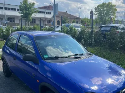 Używany Opel Corsa Swing 45 KM (33 kW) 1996 Niebieski Hatchback