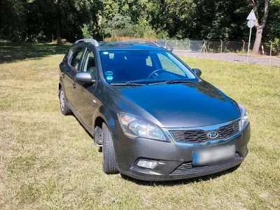 Gebraucht Kia Ceed Sportswagon 90 PS (66 kW) 2010 Grau Kombi