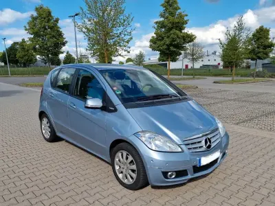 Gebraucht Mercedes A200 Avantgarde 140 PS (102 kW) 2010 Blau Van / Kleinbus